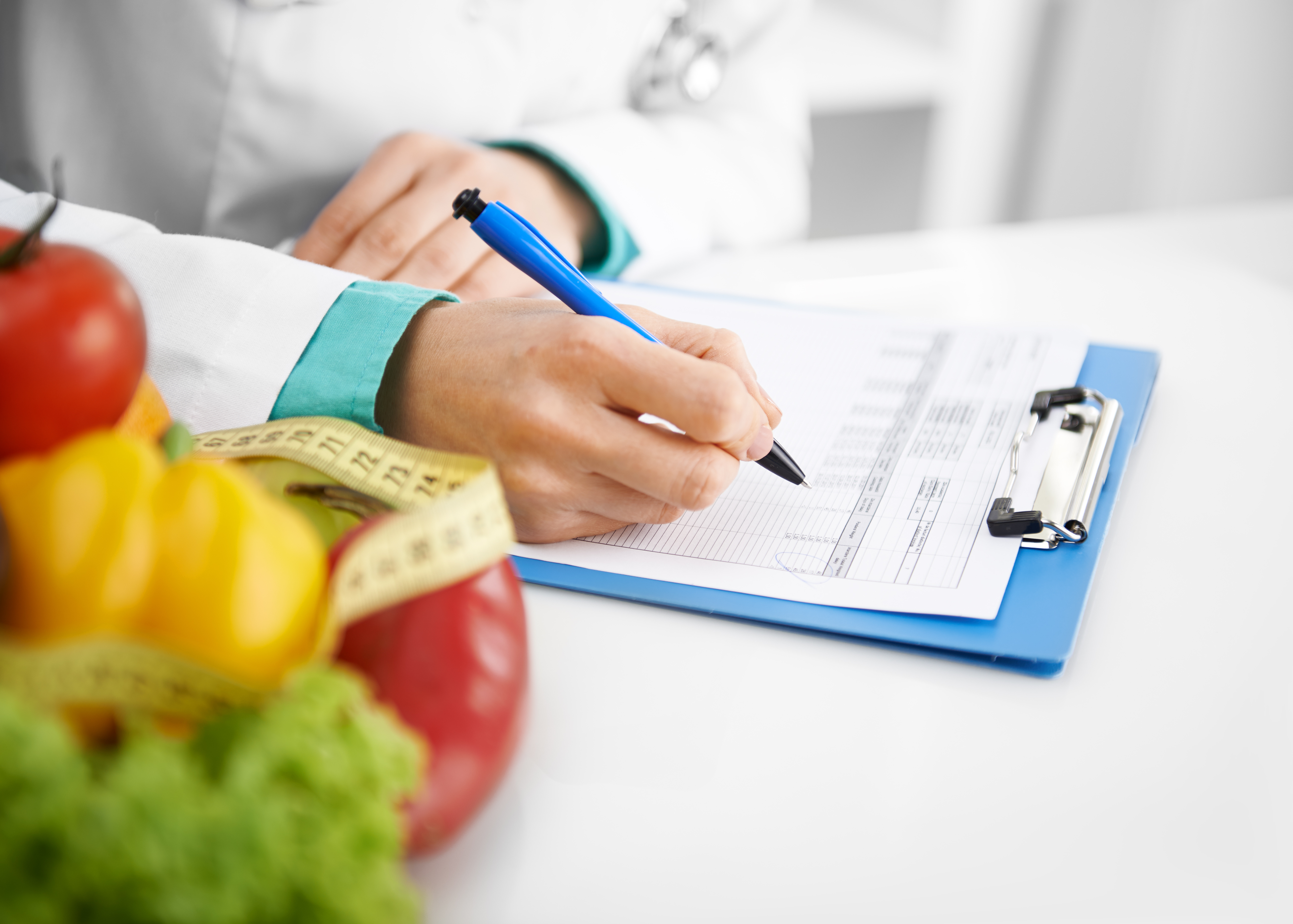 Quels peuvent être les avantages d’un régime alimentaire pour prévenir ou réduire la progression de la maladie arthritique ? (Visuel Adobe Stock 94716982)